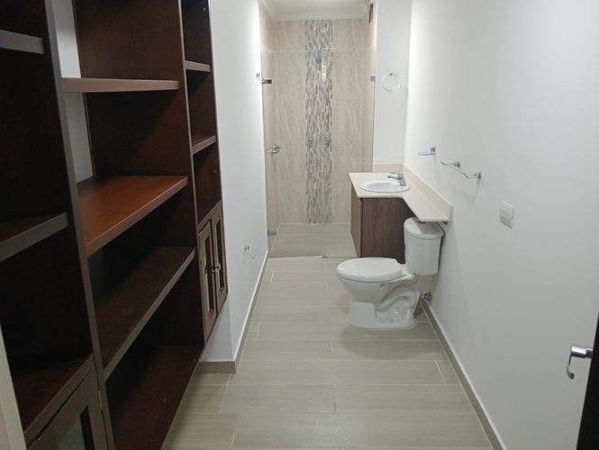 Apartamento de 3 alcobas en arriendo en Laureles, Medellín, 240 m² · foto 15 de 17