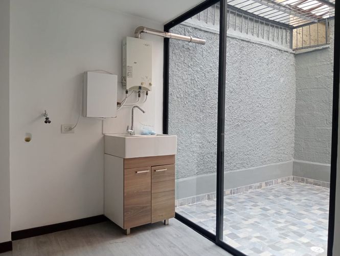 Apartamento de 3 alcobas en arriendo en Laureles, Medellín, 240 m² · foto 16 de 17