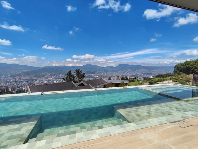Casa de 3 alcobas en venta en Loma Del Chocho, Envigado, 1200 m² · foto 19 de 20