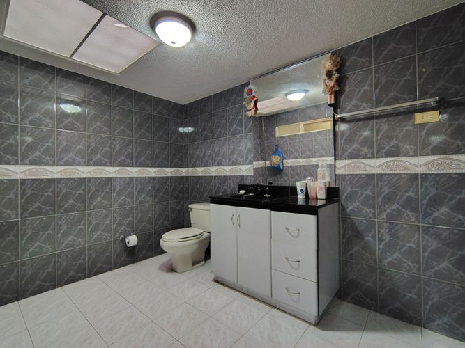 Casa de 9 alcobas en venta en La Europa, Bogotá, 350 m² · foto 14 de 24