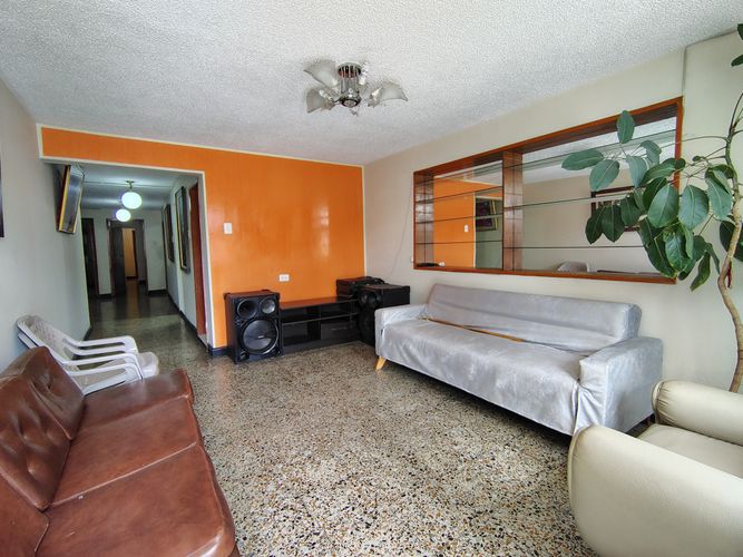 Casa de 9 alcobas en venta en La Europa, Bogotá, 350 m² · foto 22 de 24