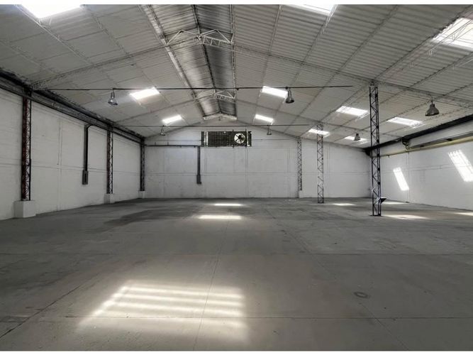 Bodega en arriendo en Caqueta, La Estrella, 850 m² · foto 2 de 12