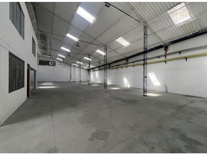 Bodega en arriendo en Caqueta, La Estrella, 850 m² · foto 3 de 12