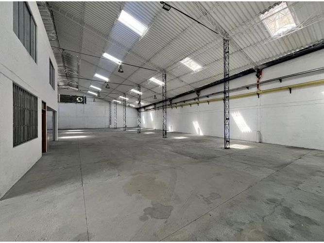 Bodega en arriendo en Caqueta, La Estrella, 850 m² · foto 4 de 12