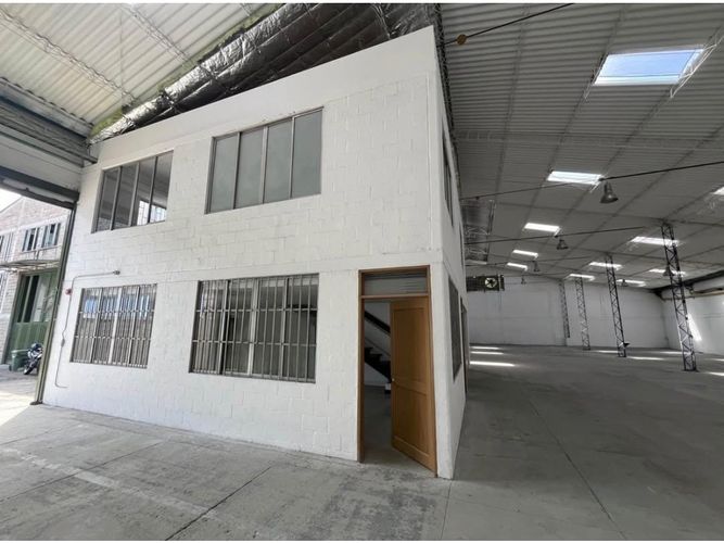 Bodega en arriendo en Caqueta, La Estrella, 850 m² · foto 9 de 12
