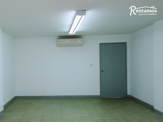 Oficina en arriendo en Perpetuo Socorro, Medellín, 2560 m² · foto 4 de 18