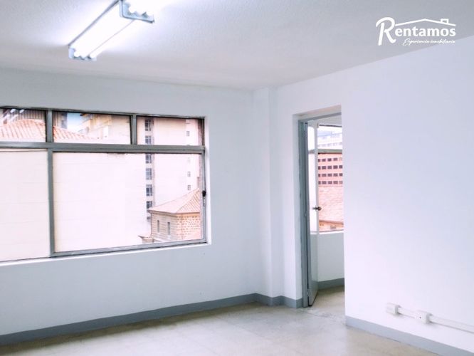 Oficina en arriendo en Perpetuo Socorro, Medellín, 2560 m² · foto 5 de 18