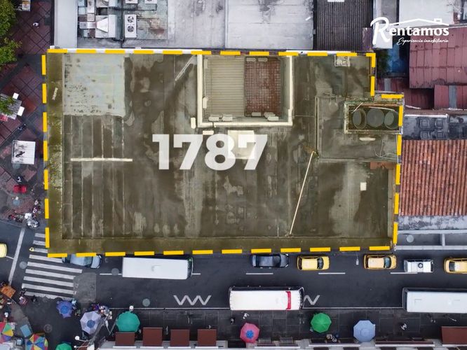 Oficina en arriendo en Perpetuo Socorro, Medellín, 2560 m² · foto 13 de 18