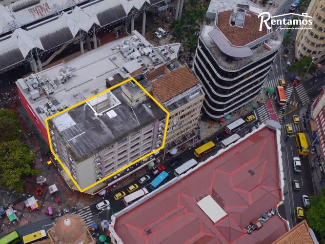 Oficina en arriendo en Perpetuo Socorro, Medellín, 2560 m² · foto 14 de 18