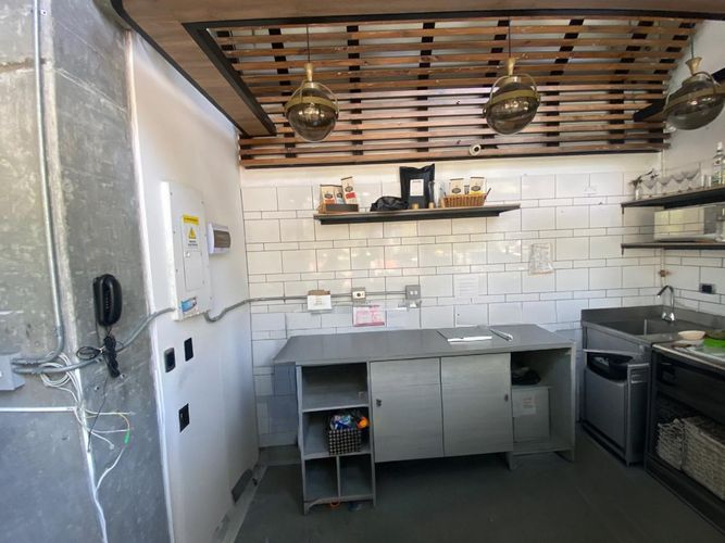 Local en arriendo en El Poblado, Medellín, 28 m² · foto 4 de 8