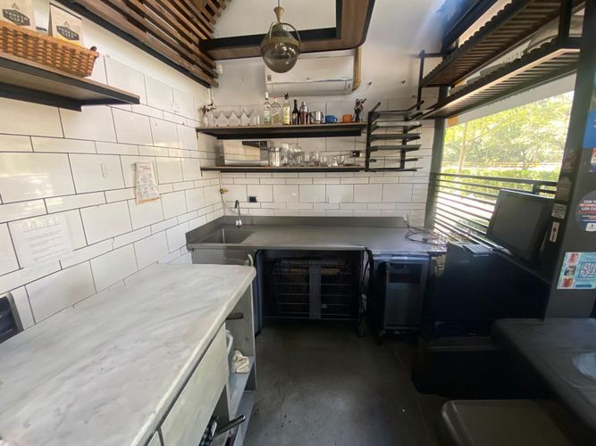 Local en arriendo en El Poblado, Medellín, 28 m² · foto 3 de 8