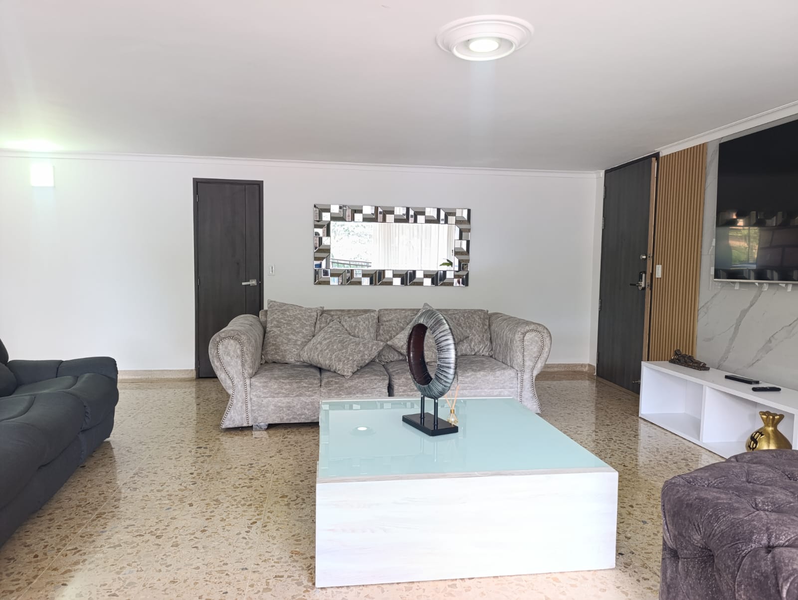 Apartamento en arriendo en El Poblado, Medellín · foto 2 de 20