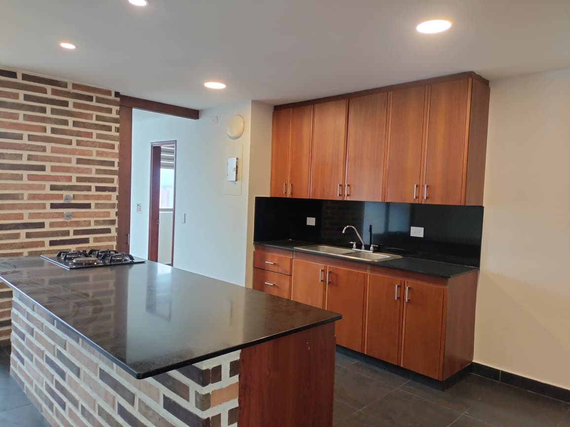 Apartamento en arriendo en El Poblado, Medellín · foto 4 de 19