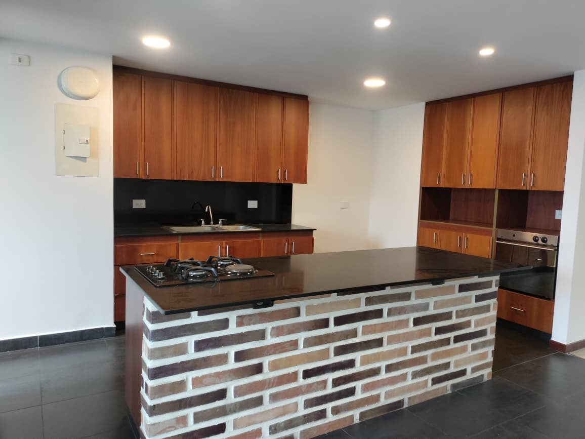Apartamento en arriendo en El Poblado, Medellín · foto 3 de 19