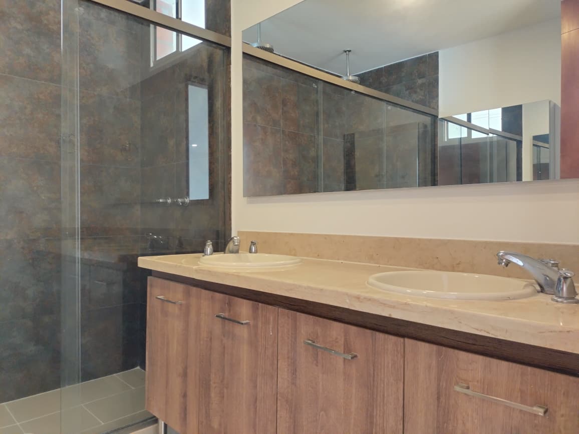 Apartamento en arriendo en El Poblado, Medellín · foto 16 de 19