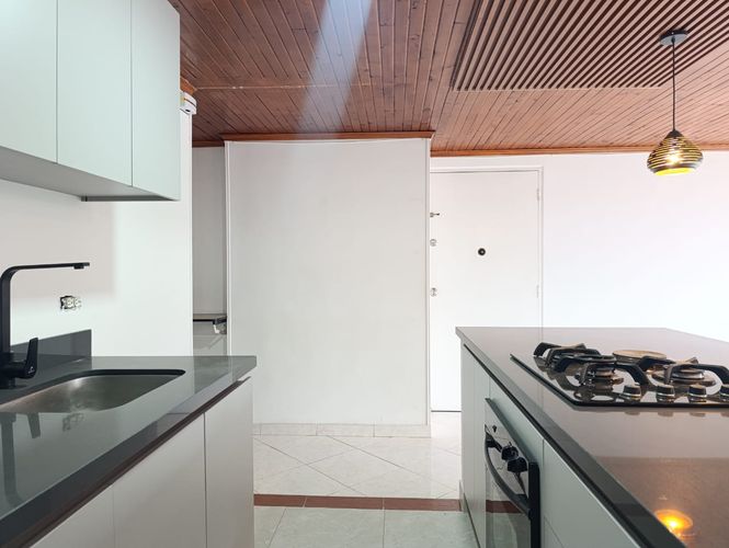 Apartamento de 2 alcobas en arriendo en El Poblado, Medellín, 75 m² · foto 3 de 16