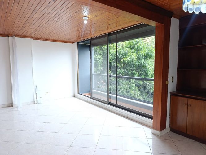 Apartamento de 2 alcobas en arriendo en El Poblado, Medellín, 75 m² · foto 2 de 16