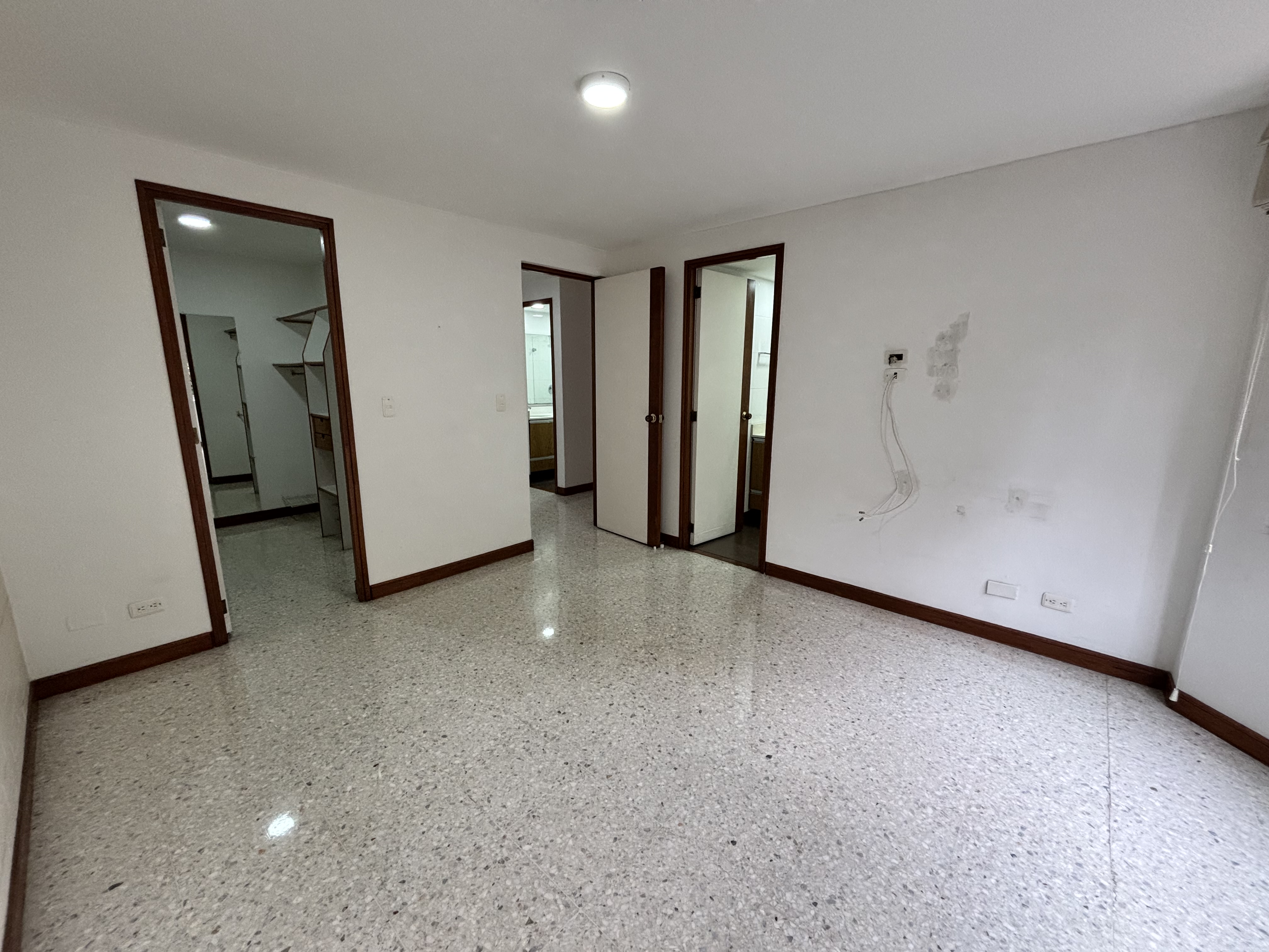 Apartamento en arriendo en Castropol, Medellín · foto 3 de 13