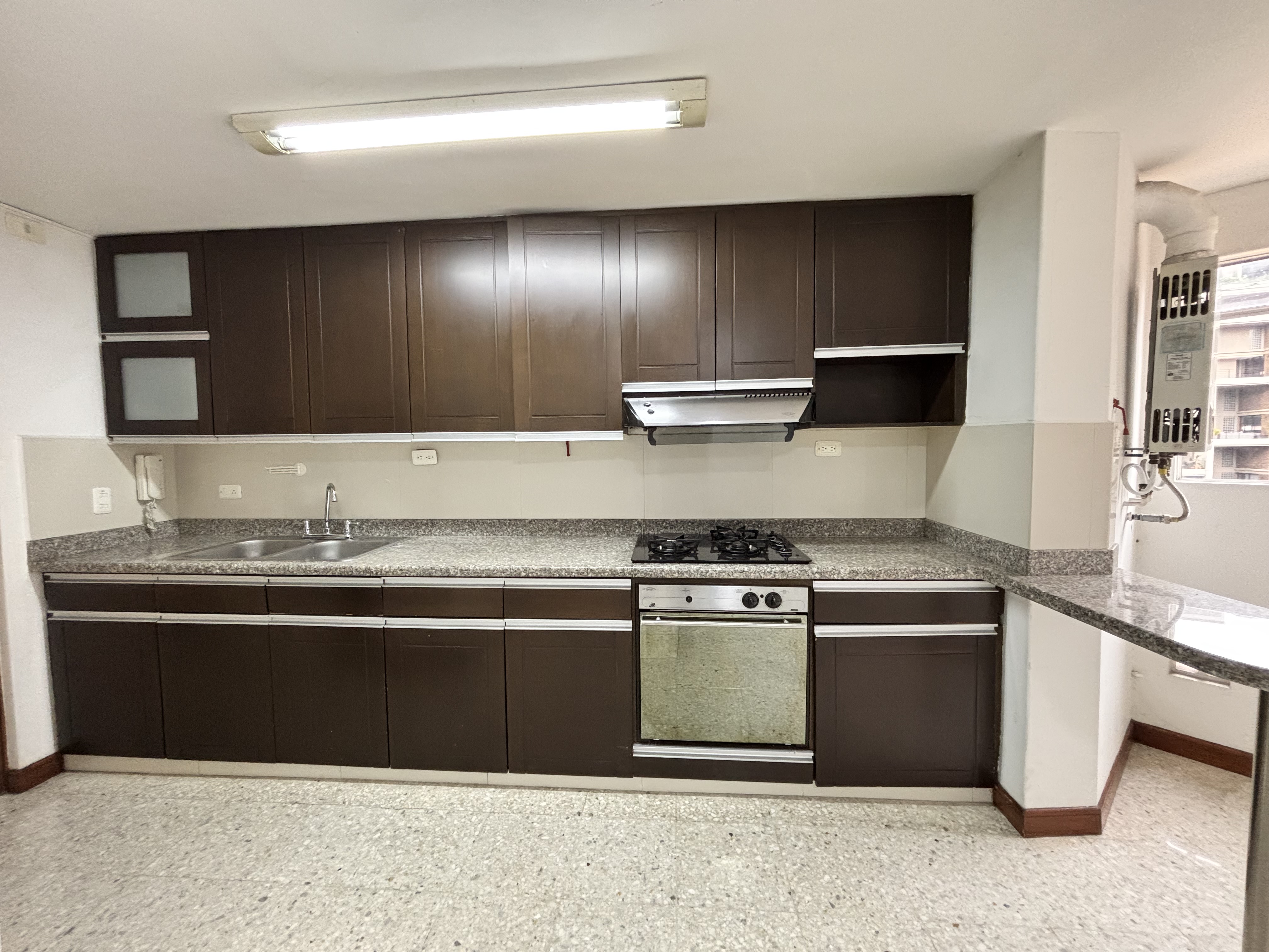 Apartamento en arriendo en Castropol, Medellín · foto 6 de 13