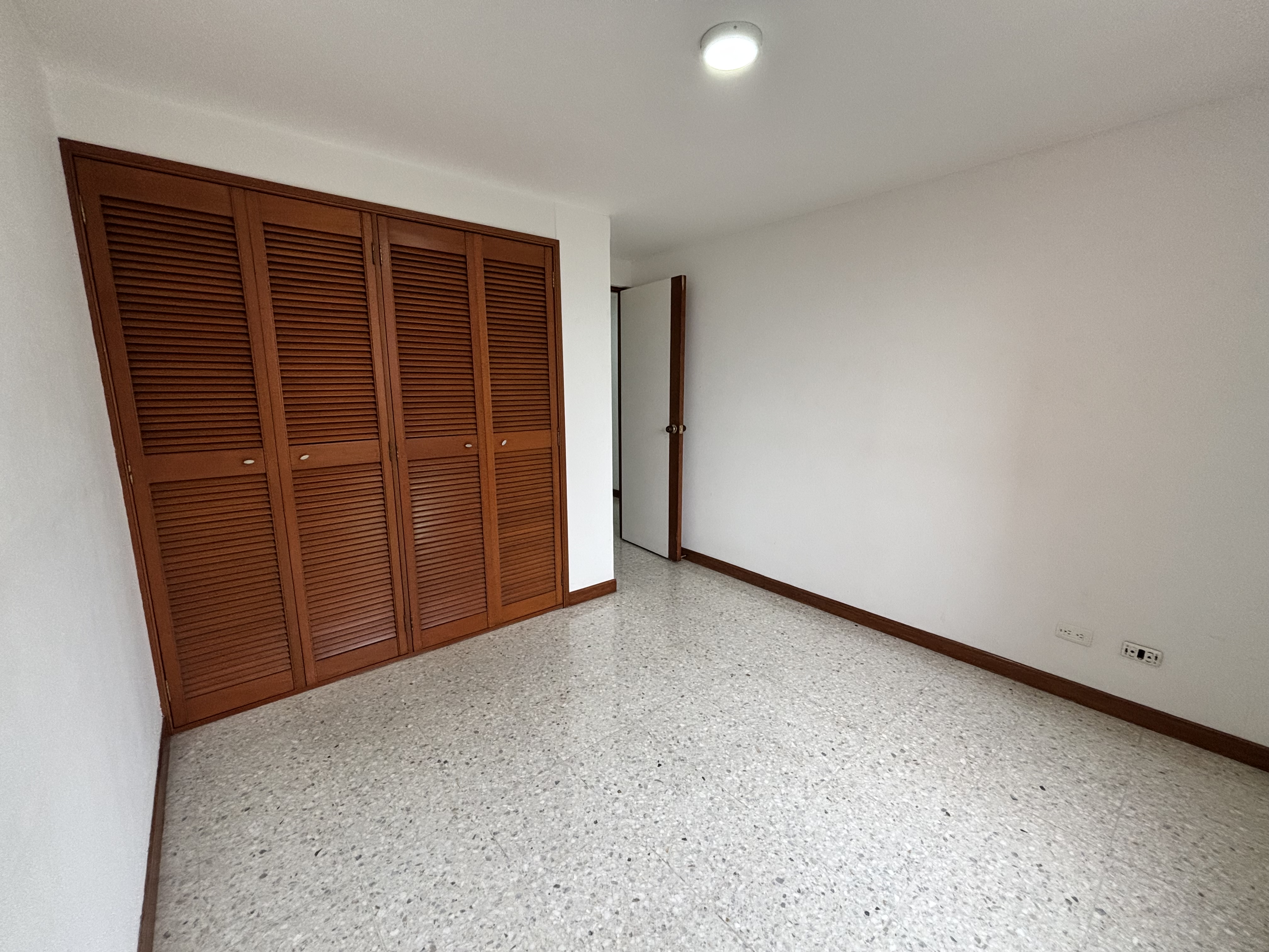 Apartamento en arriendo en Castropol, Medellín · foto 10 de 13