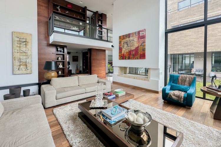 Casa de 5 alcobas en venta en Usaquen, Bogotá, 889 m² · foto 2 de 24