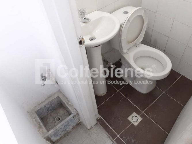 Local en arriendo en El Poblado, Medellín, 24 m² · foto 8 de 11