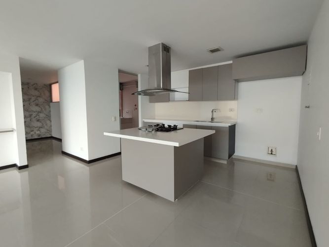 Apartamento de 3 alcobas en arriendo en Loma Del Escobero, Envigado, 150 m² · foto 2 de 20