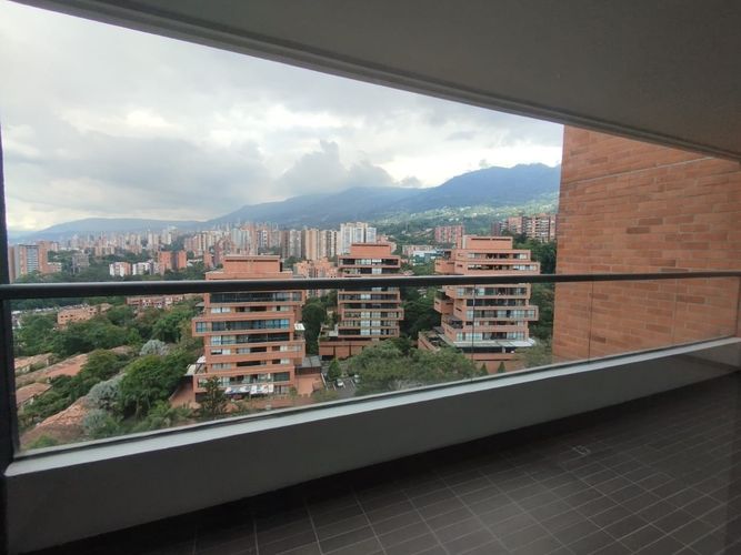 Apartamento de 3 alcobas en arriendo en Loma Del Escobero, Envigado, 150 m² · foto 4 de 20