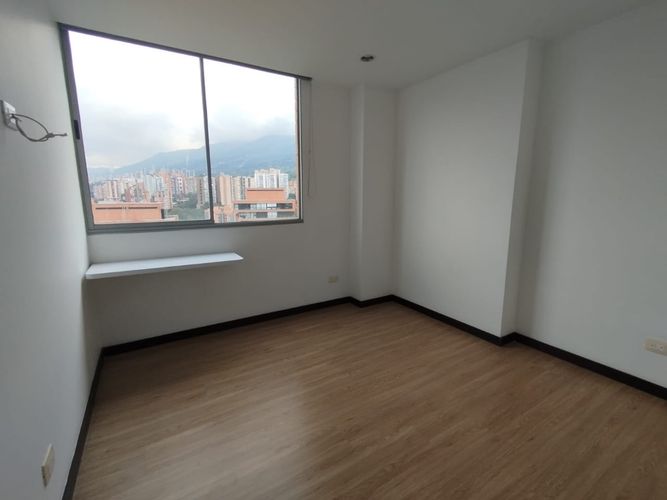 Apartamento de 3 alcobas en arriendo en Loma Del Escobero, Envigado, 150 m² · foto 13 de 20