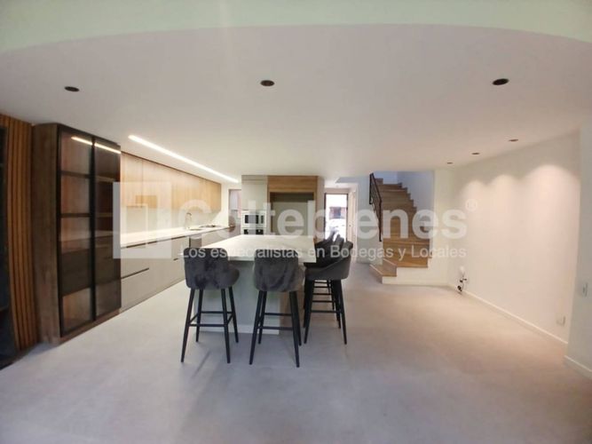 Casa de 3 alcobas en arriendo en Montessori, Envigado, 179 m² · foto 2 de 24