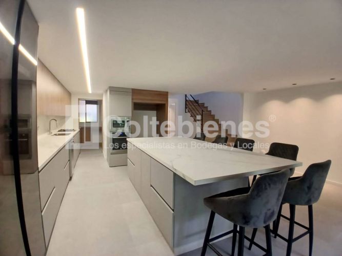 Casa de 3 alcobas en arriendo en Montessori, Envigado, 179 m² · foto 5 de 24