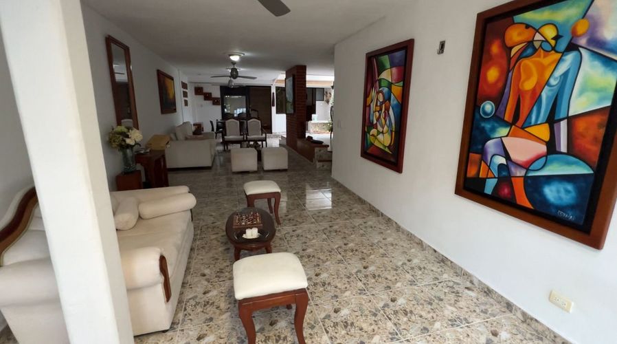 Casa de 5 alcobas en venta en Triangulo, Villavicencio, 234 m² · foto 3 de 24