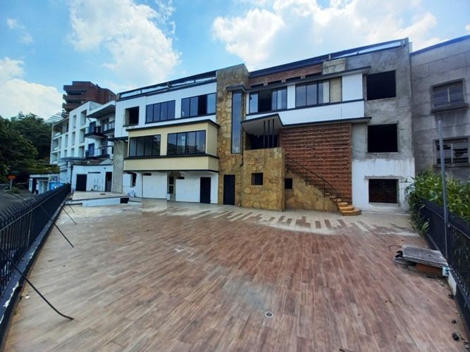 Edificio en venta en Santa Monica, Cali, 1000 m² · foto 2 de 24