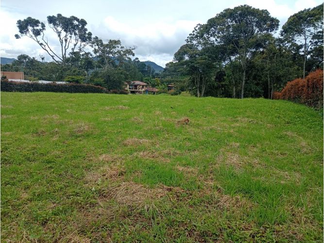 Lote en venta en Guamito, La Ceja, 2072 m² · foto 2 de 8