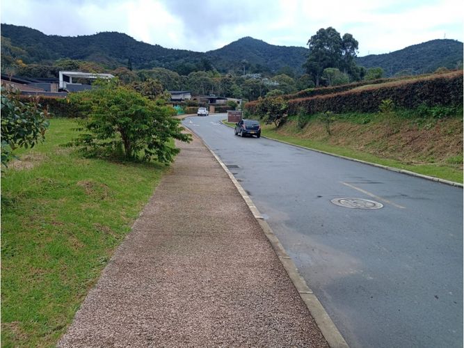 Lote en venta en Guamito, La Ceja, 2072 m² · foto 6 de 8