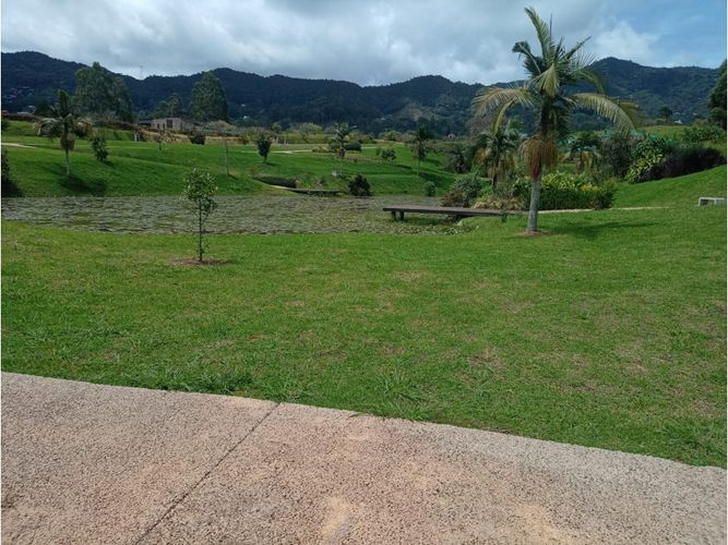 Lote en venta en Guamito, La Ceja, 2072 m² · foto 7 de 8