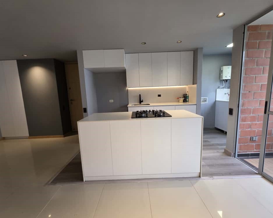 Apartamento en arriendo en El Poblado, Medellín · foto 5 de 17