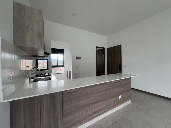 Apartamento de 3 alcobas en arriendo en Camino Verde, Envigado, 96 m² · foto 4 de 16
