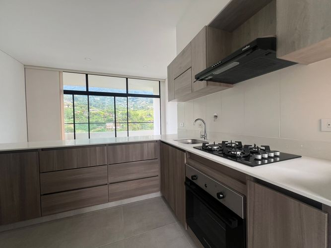 Apartamento de 3 alcobas en arriendo en Camino Verde, Envigado, 96 m² · foto 2 de 16