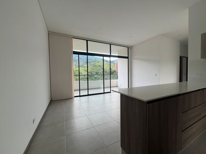 Apartamento de 3 alcobas en arriendo en Camino Verde, Envigado, 96 m² · foto 3 de 16