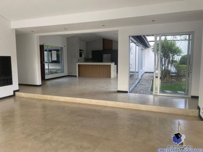 Casa de 6 alcobas en venta en Loma Del Escobero, Envigado · foto 4 de 16