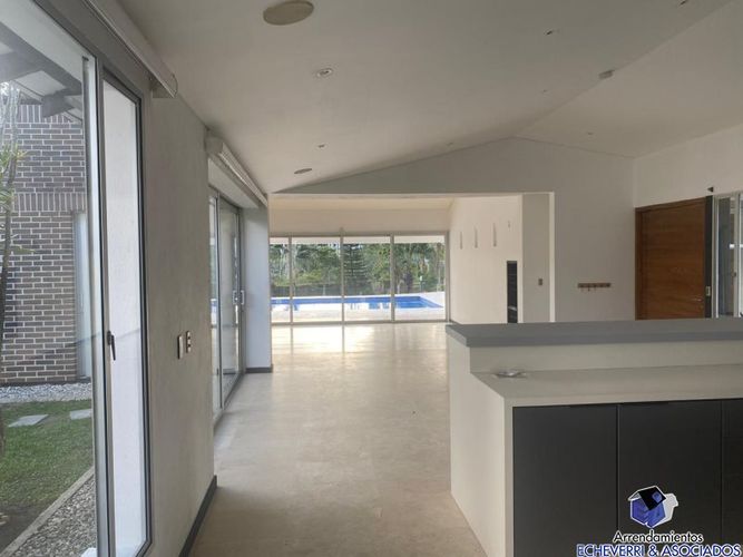 Casa de 6 alcobas en venta en Loma Del Escobero, Envigado · foto 5 de 16