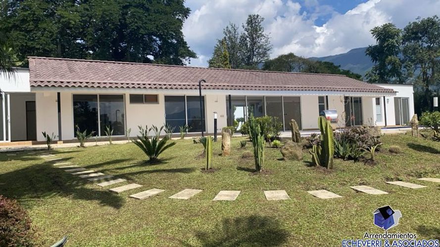 Casa de 6 alcobas en venta en Loma Del Escobero, Envigado · foto 10 de 16