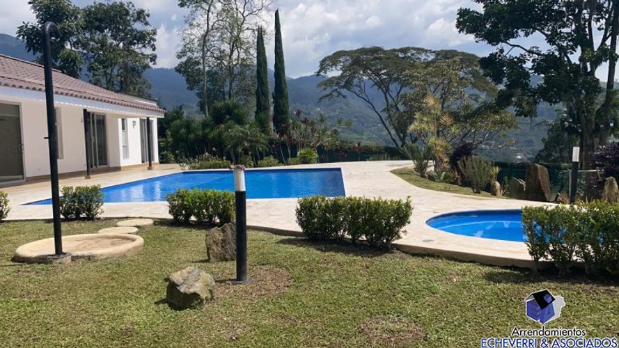 Casa de 6 alcobas en venta en Loma Del Escobero, Envigado · foto 12 de 16