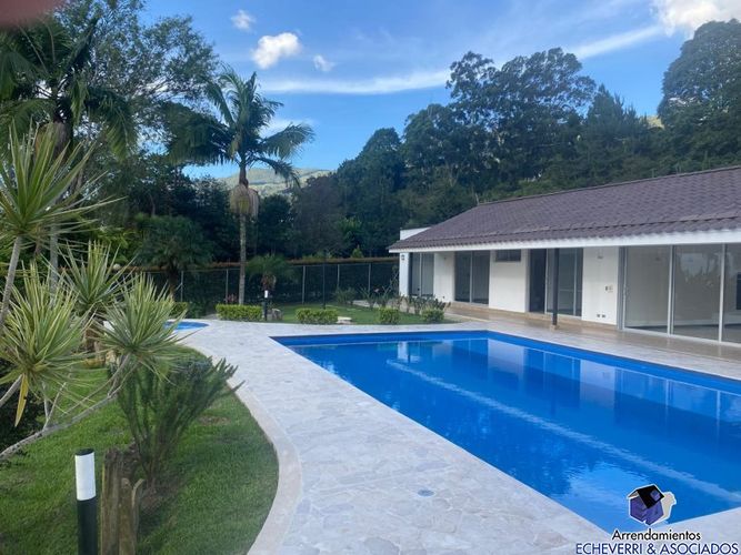 Casa de 6 alcobas en venta en Loma Del Escobero, Envigado · foto 14 de 16