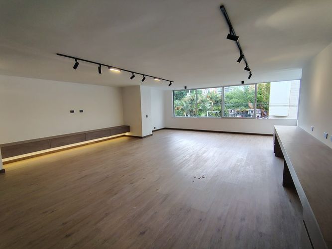 Apartamento de 3 alcobas en venta en El Poblado, Medellín, 205 m² · foto 1 de 19