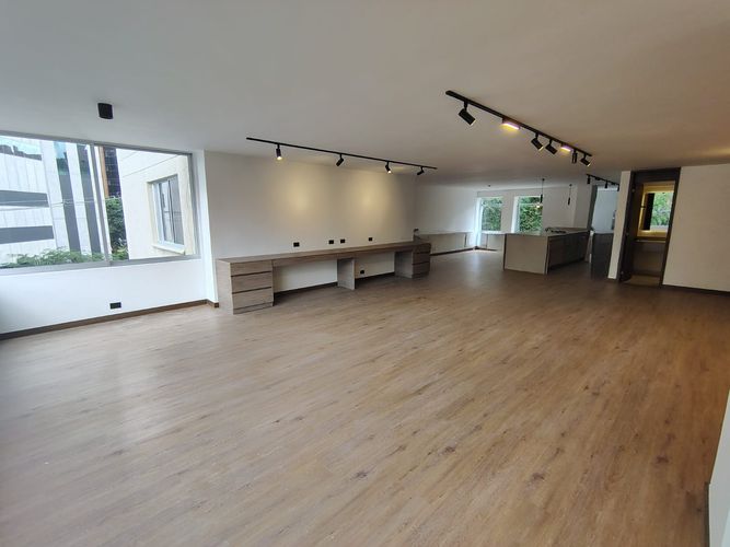Apartamento de 3 alcobas en venta en El Poblado, Medellín, 205 m² · foto 3 de 19