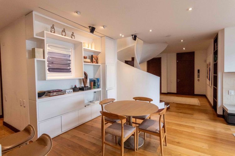 Apartamento de 2 alcobas en venta en Los Rosales, Bogotá, 209 m² · foto 3 de 23