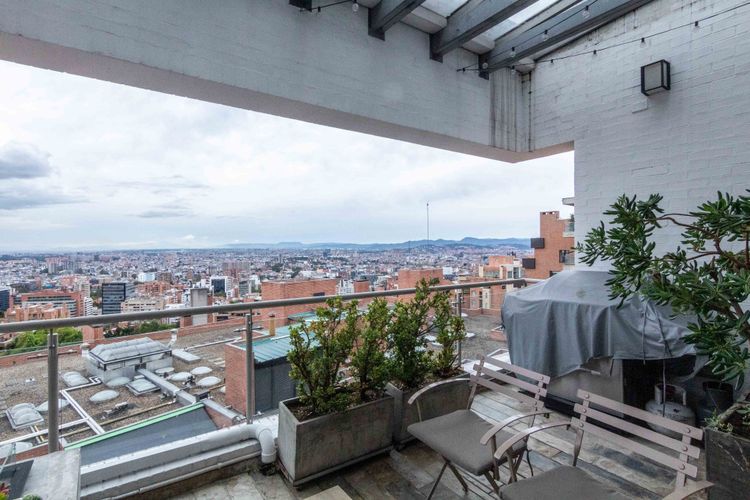 Apartamento de 2 alcobas en venta en Los Rosales, Bogotá, 209 m² · foto 7 de 23