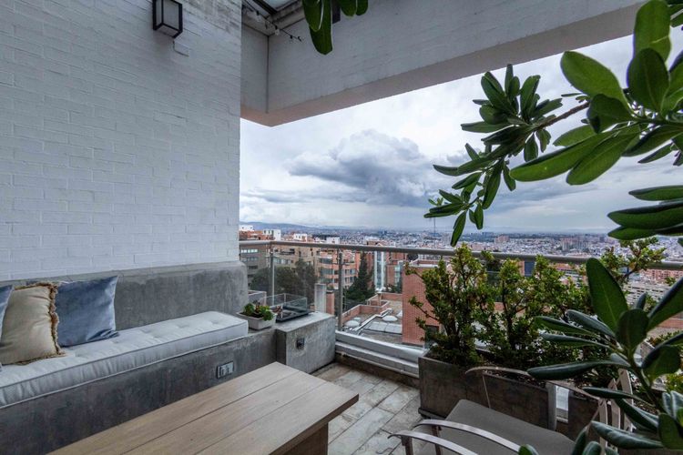Apartamento de 2 alcobas en venta en Los Rosales, Bogotá, 209 m² · foto 8 de 23